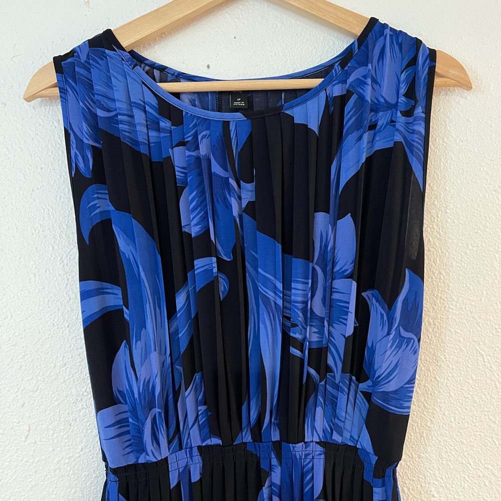Ann Taylor sleeveless black and blue floral pleated dress SP